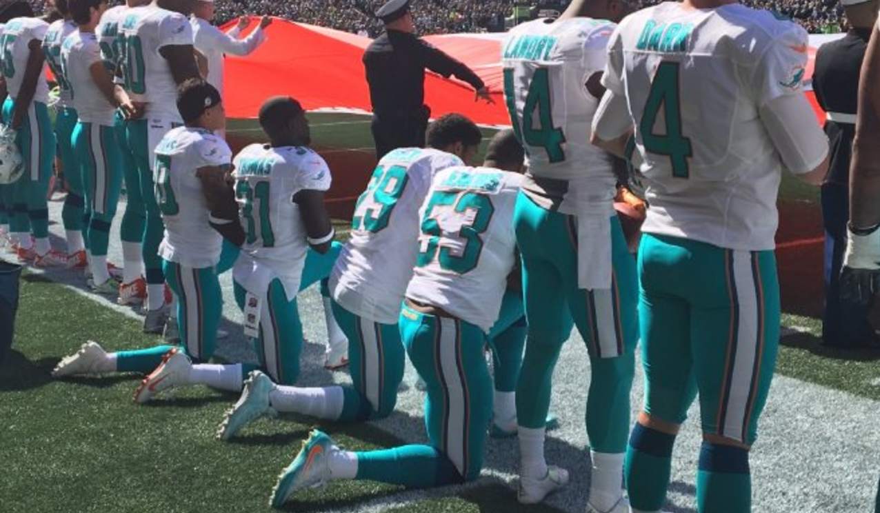 Arian Foster Three Other Dolphins Players Kneel During National Anthem On 911 Daily Snark 