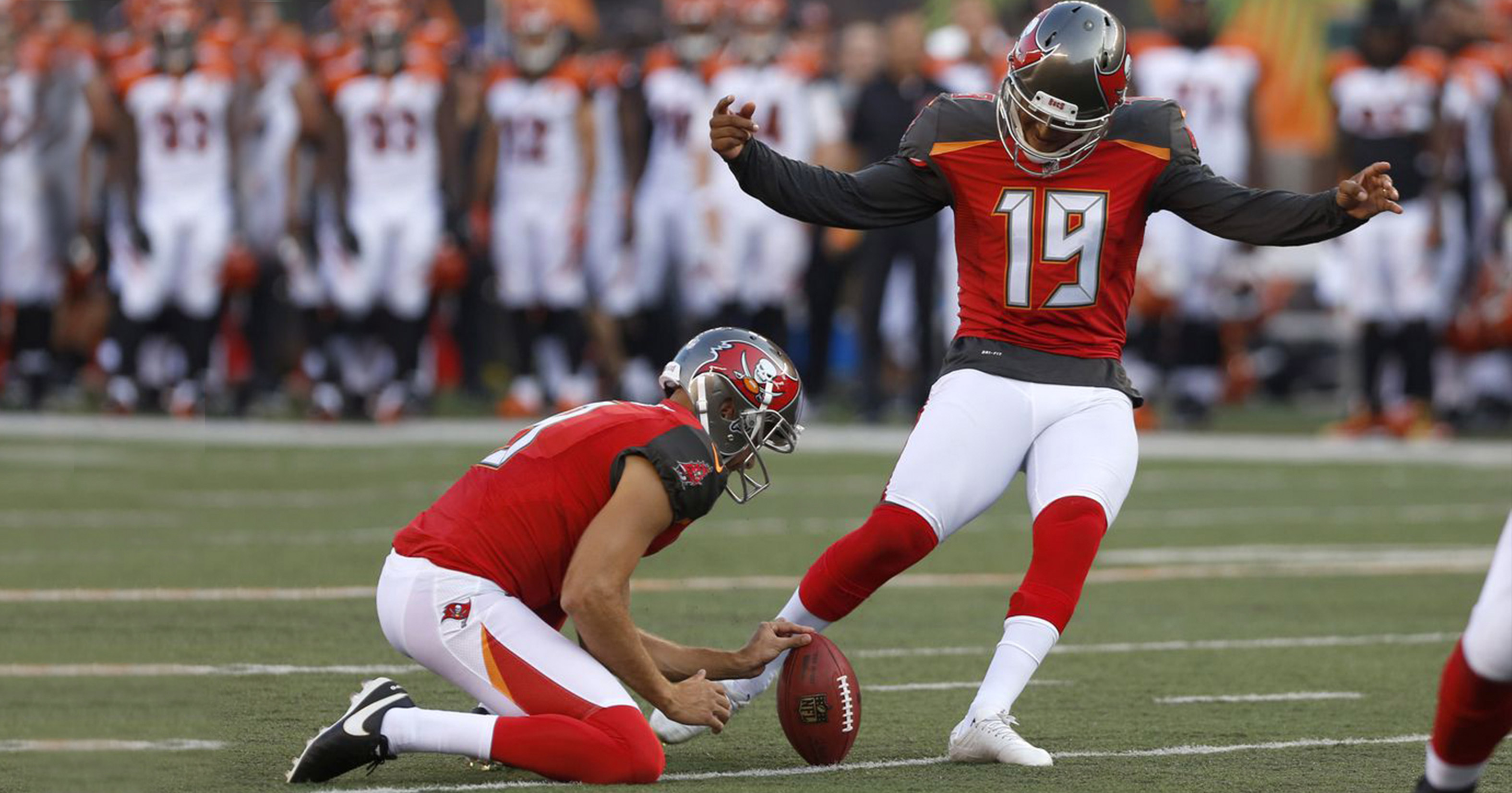 Watch The Moment The Tampa Bay Buccaneers Told Kicker Roberto Aquayo He Was Cut From The Team