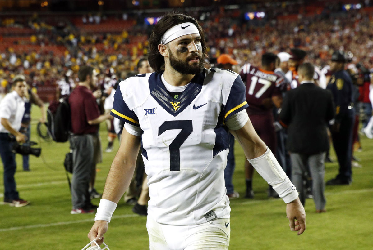 VIDEO: West Virginia QB Will Grier Gruesomely Dislocated His Finger ...