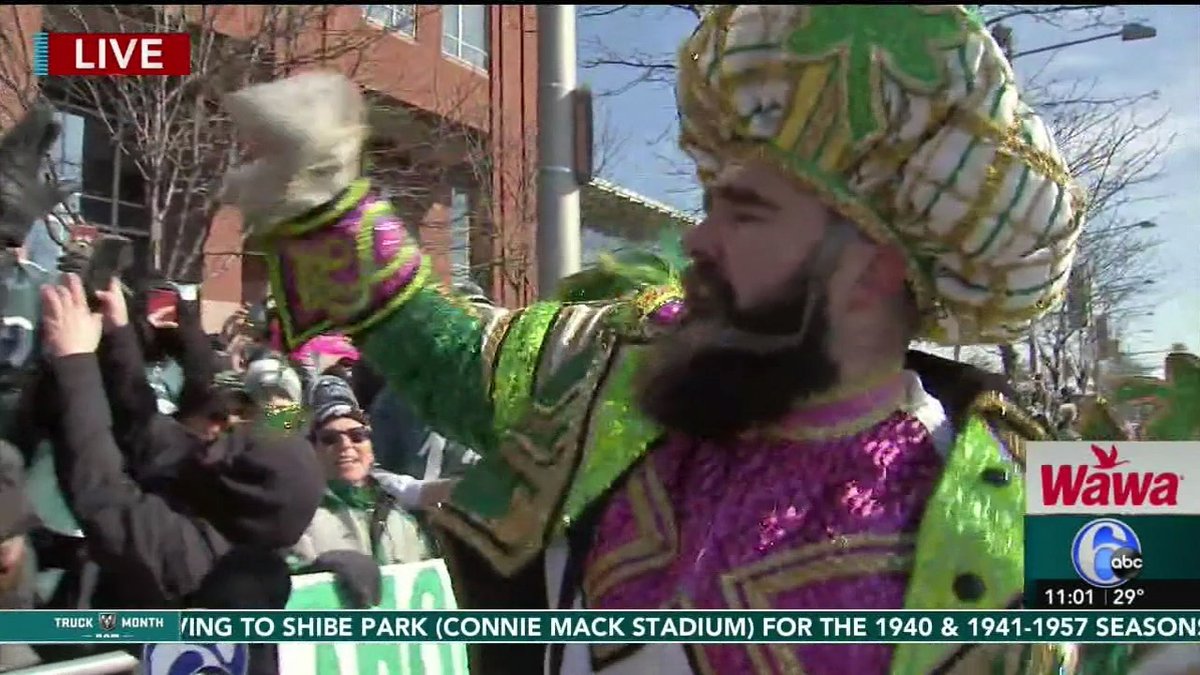 Video Jason Kelce Sings Nsfw Eagles Song With Fans During Super Bowl Parade 7545