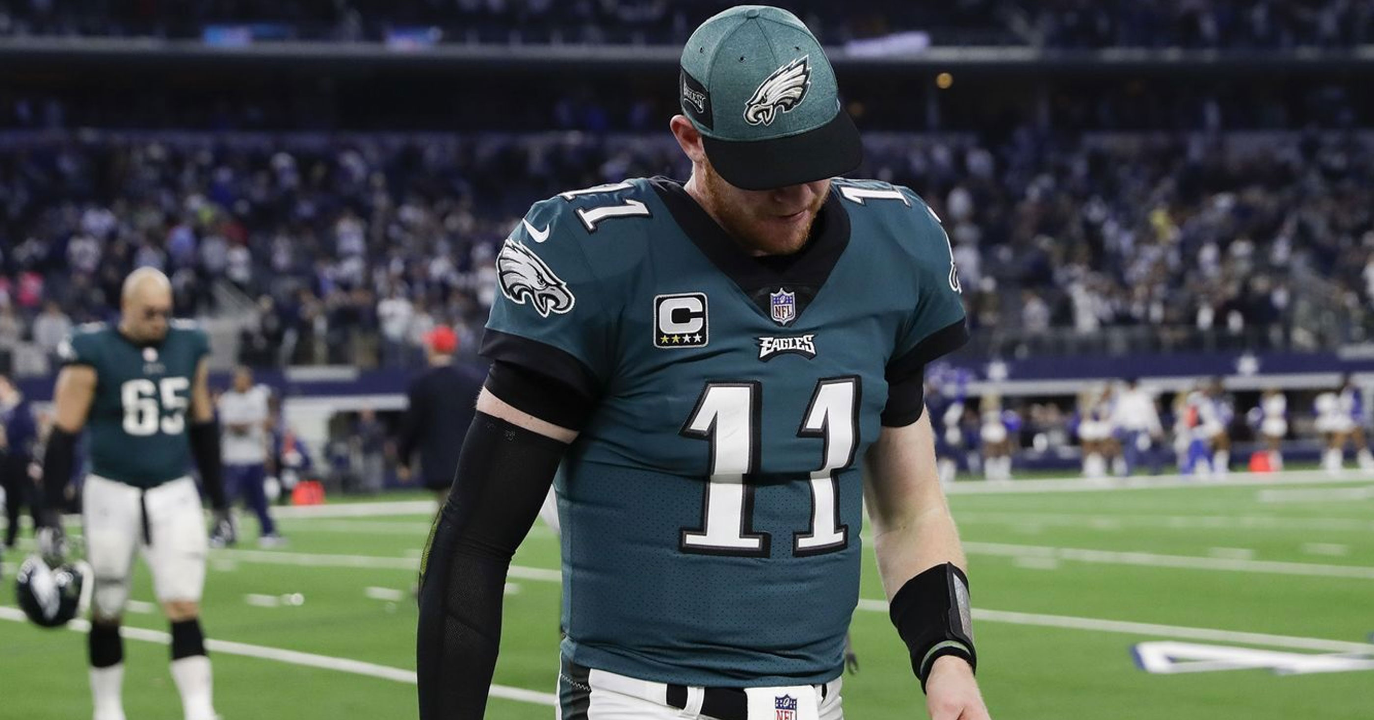 x-rays reveal eagles qb carson wentz has broken back, will miss