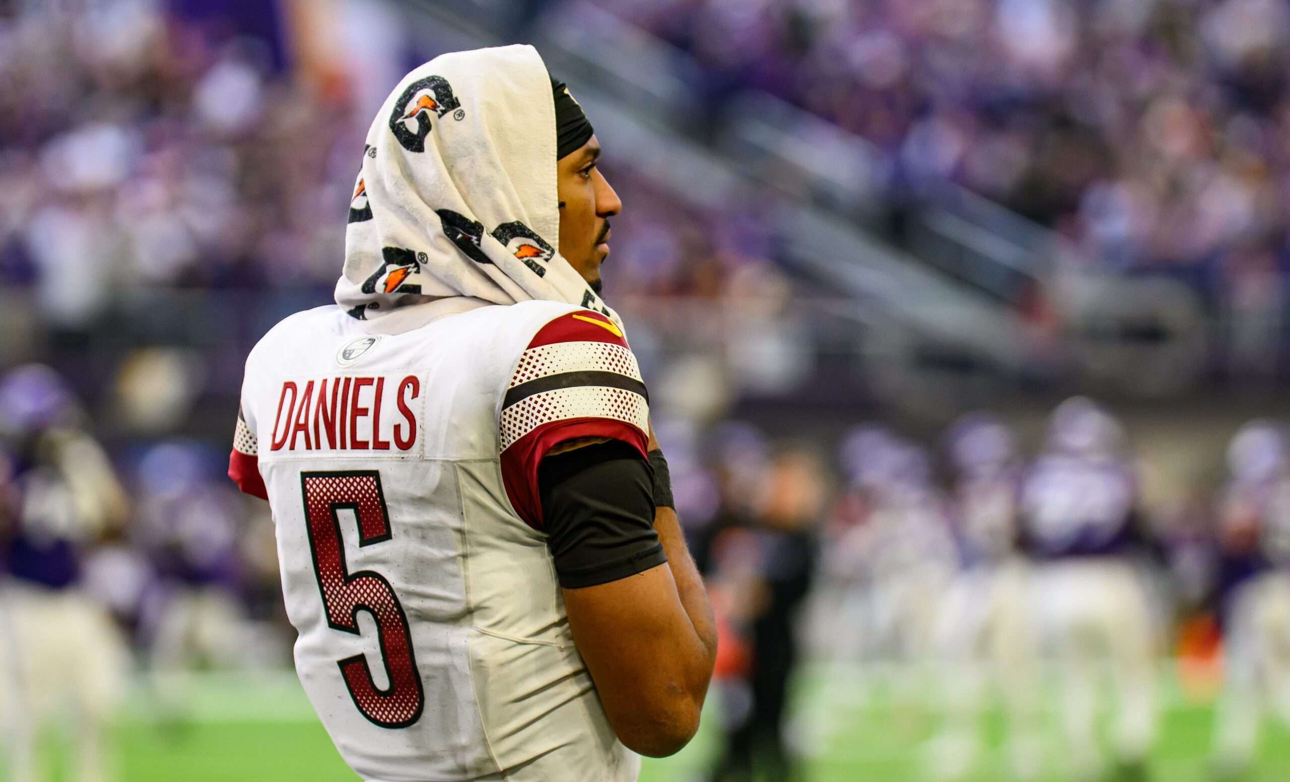 Jayden Daniels Won’t Play This Week vs Giants After Aggravating Elbow Injury