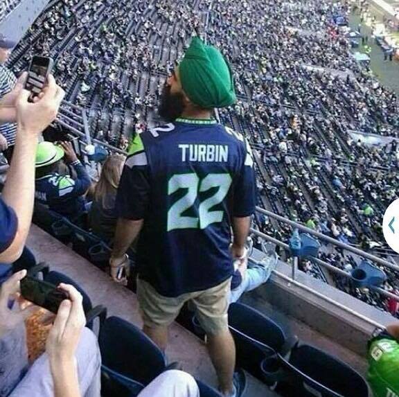 Seahawks Fan Show Up To Game Wearing Hilarious Jersey - Daily Snark