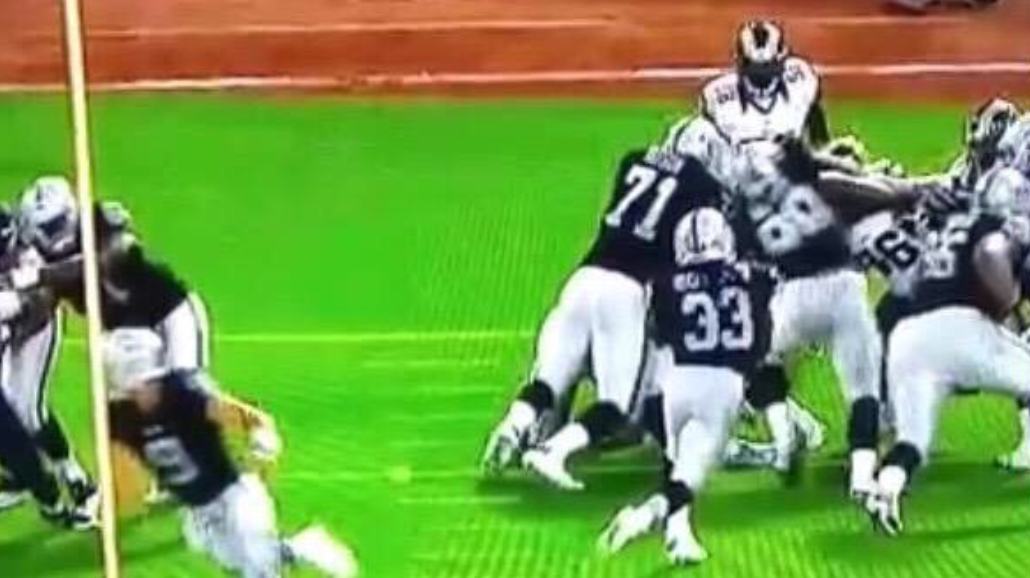 Trent Richardson Ignores Humongous Hole Runs Right Into Traffic Daily Snark