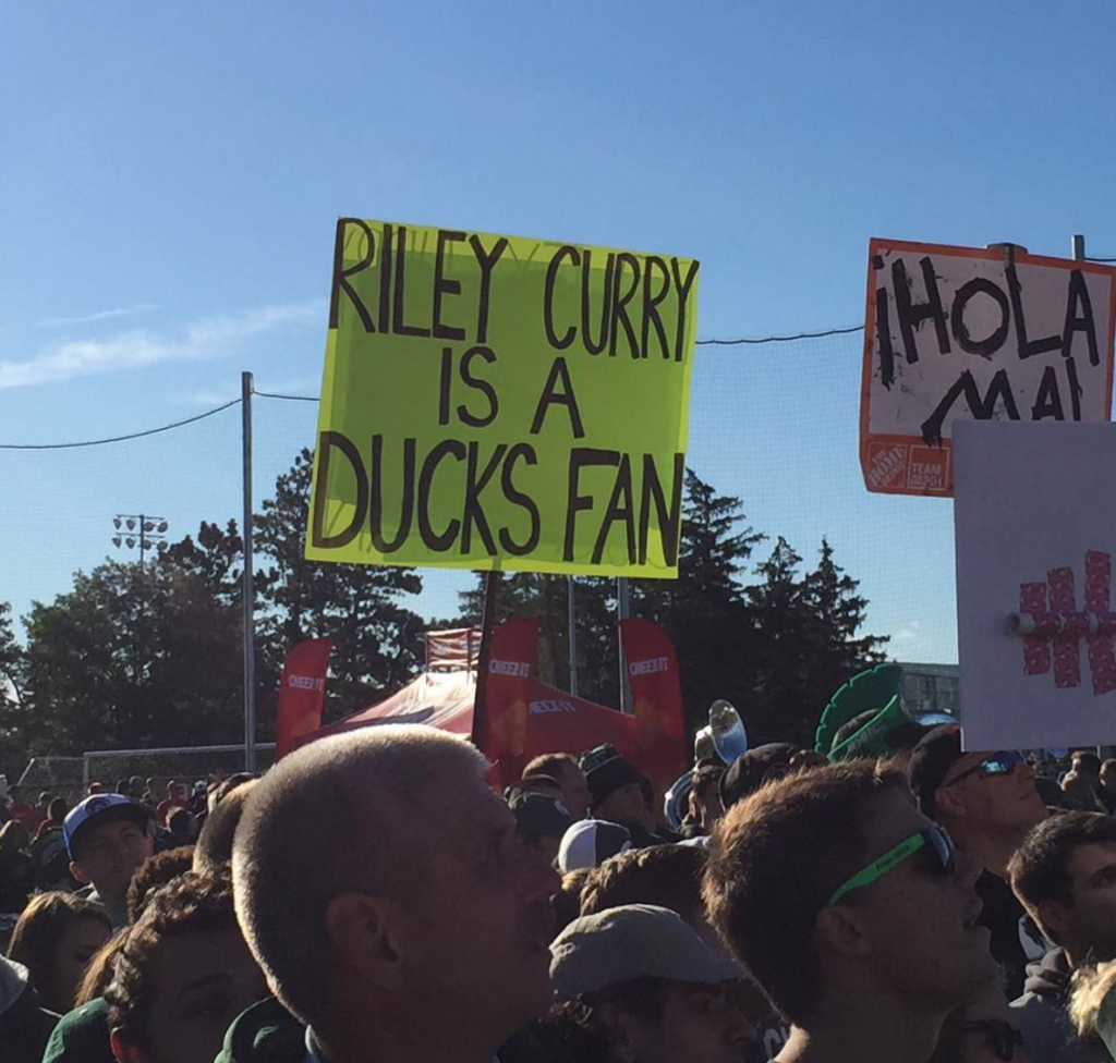 The Best Signs From College GameDay Week 2 - Daily Snark