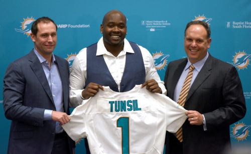 sfl-dolphins-laremy-tunsil-allergic-reaction-a-no-show-to-introductory-press-conference-20160429