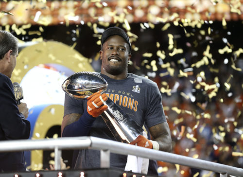 Denver Broncos linebacker Von Miller with the Vince Lombardi trophy after beating the Carolina Panthers in Super Bowl 50 at Levi's Stadium in Santa Clara, Calif., Feb. 7, 2016. (Doug Mills/The New York Times)