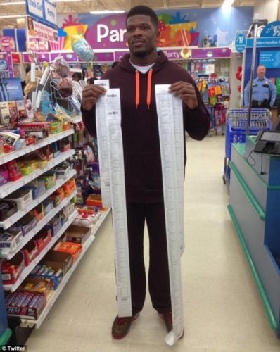 23acca9100000578-2858170-shopping_spree_nfl_star_andre_johnson_holds_up_the_lengthy_recei-48_1417556153927-1