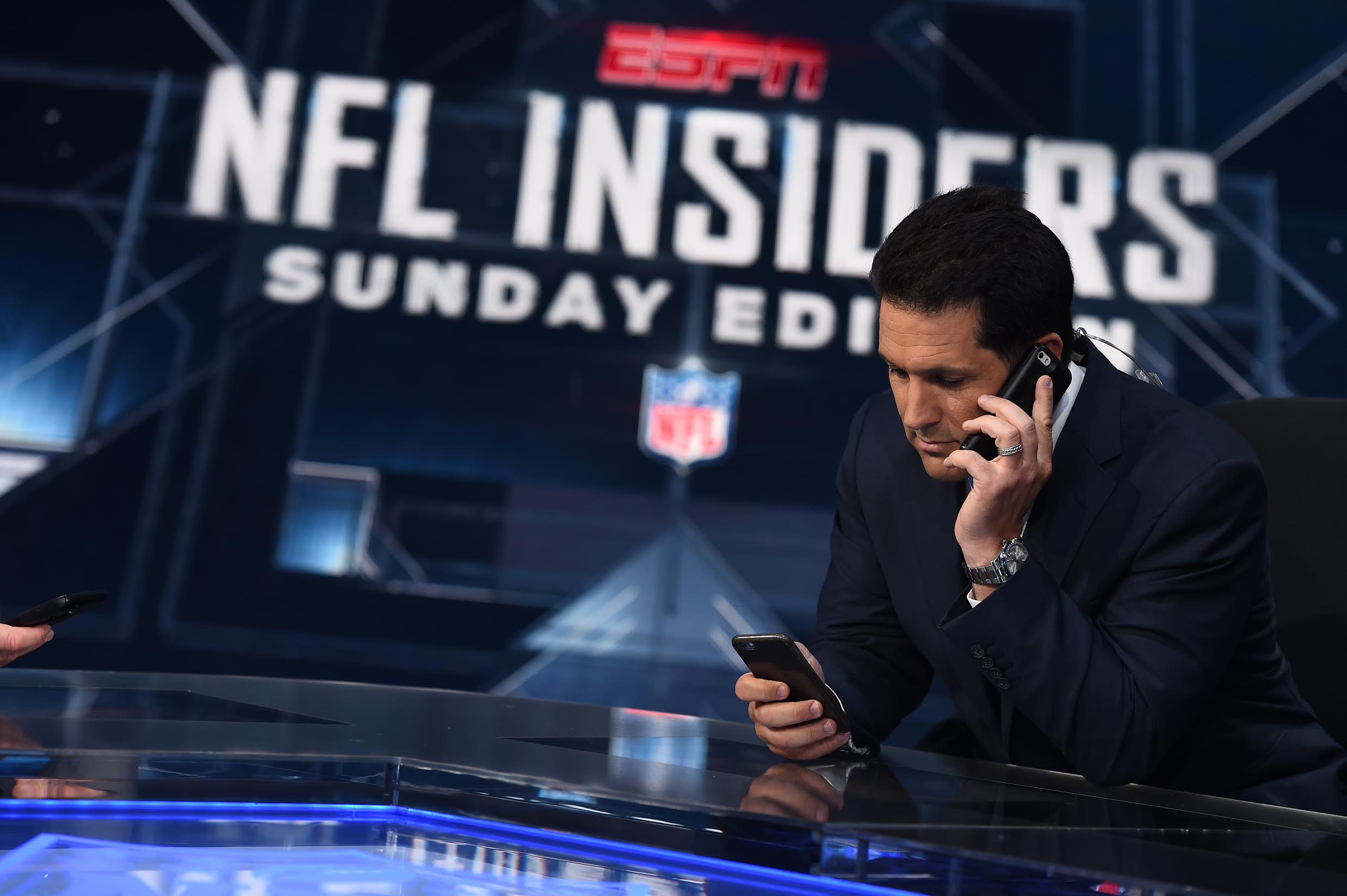 Adam Schefter's phone hilariously went off during ESPN NFL broadcast