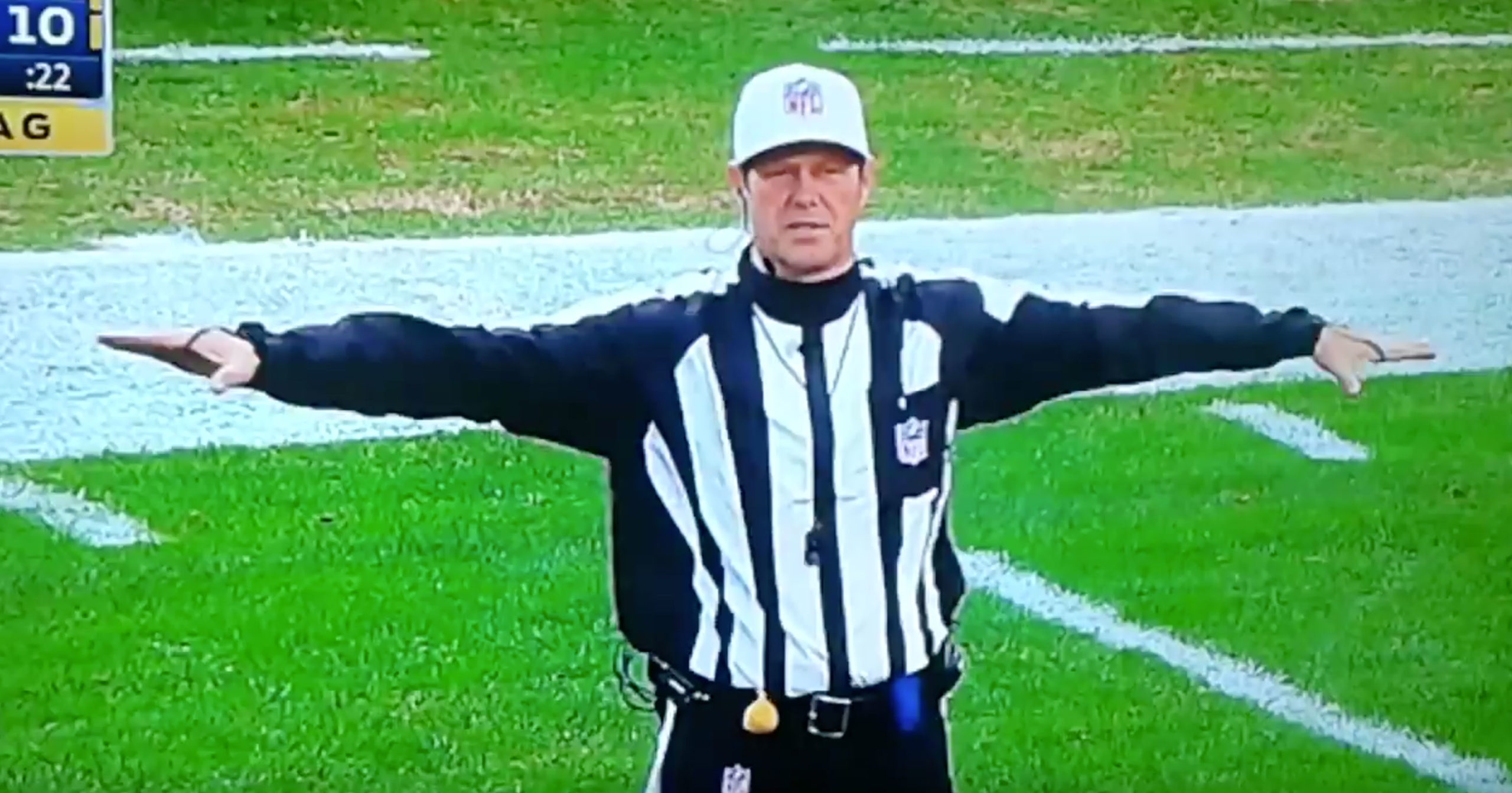 Referee During Eagles vs Ravens Game Appears To Call Pass Interference ...