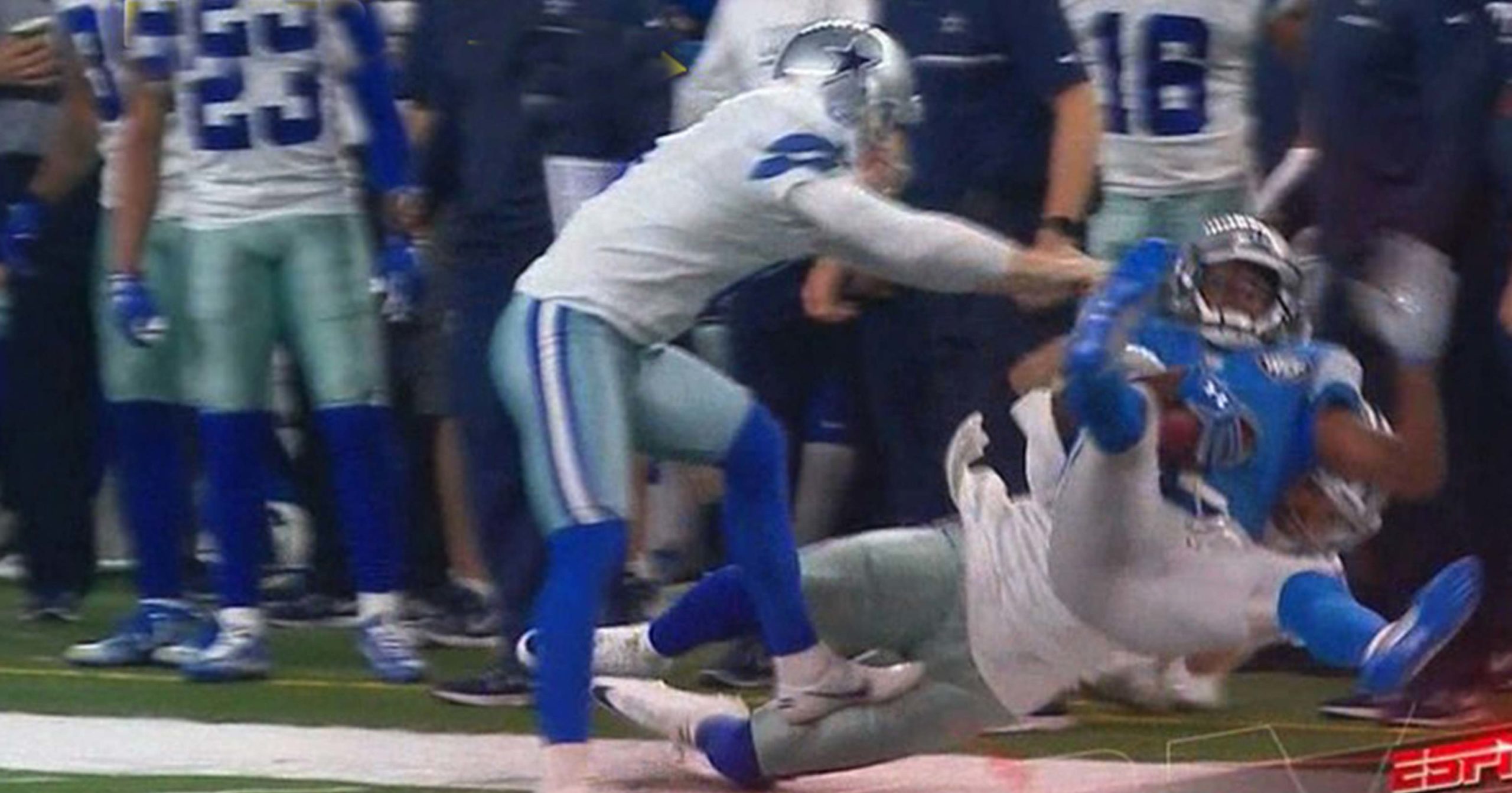 Cowboys Punter Chris Jones Lays Out Lions Returner Running Full Speed ...