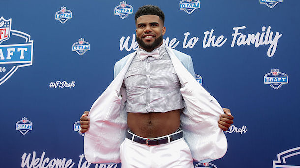 This mini-Ezekiel Elliott costume is something else (Photo)