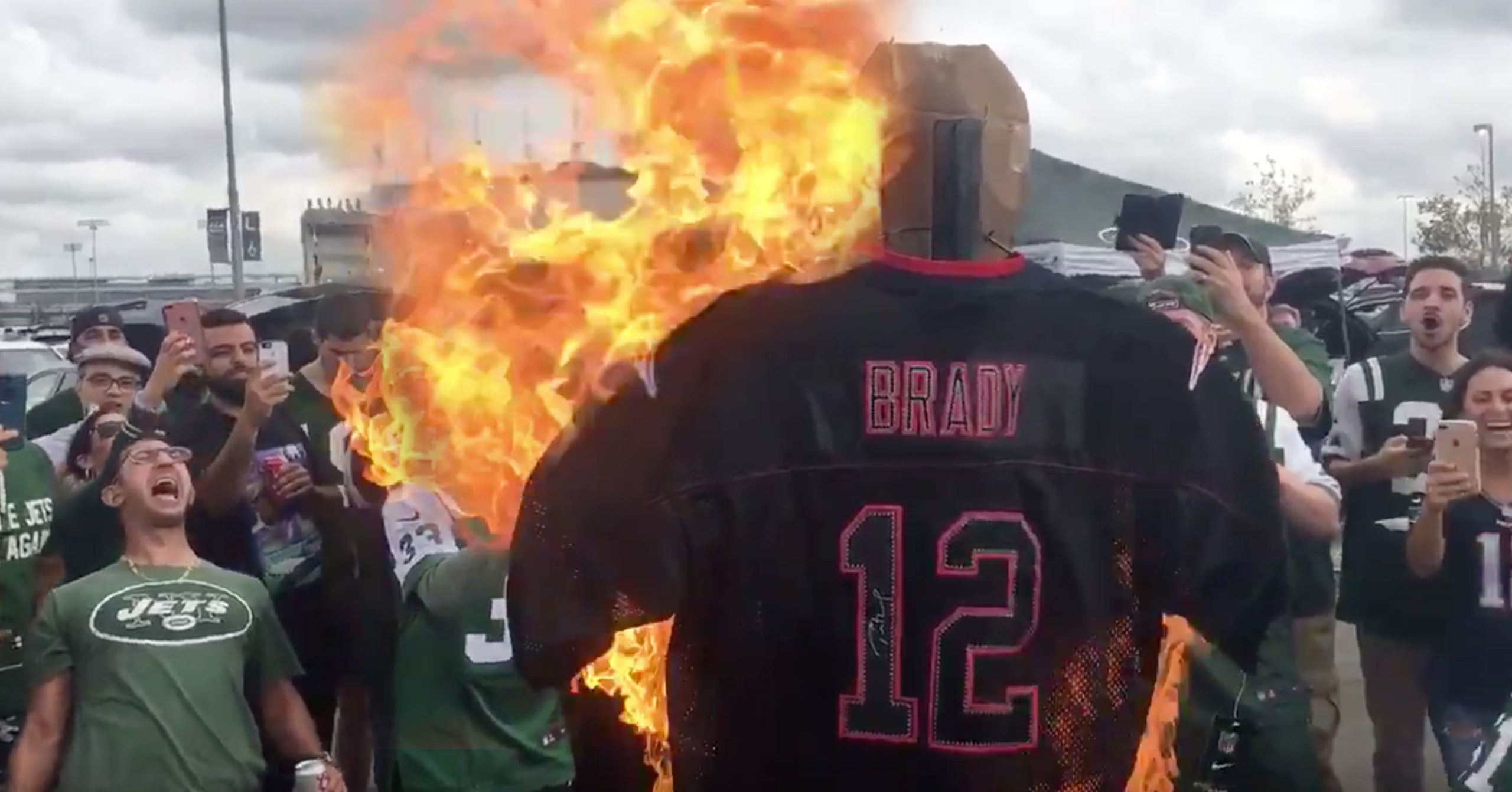 Jets Fans Burn Autographed Tom Brady Jersey Before Game Against Patriots  (VIDEO)