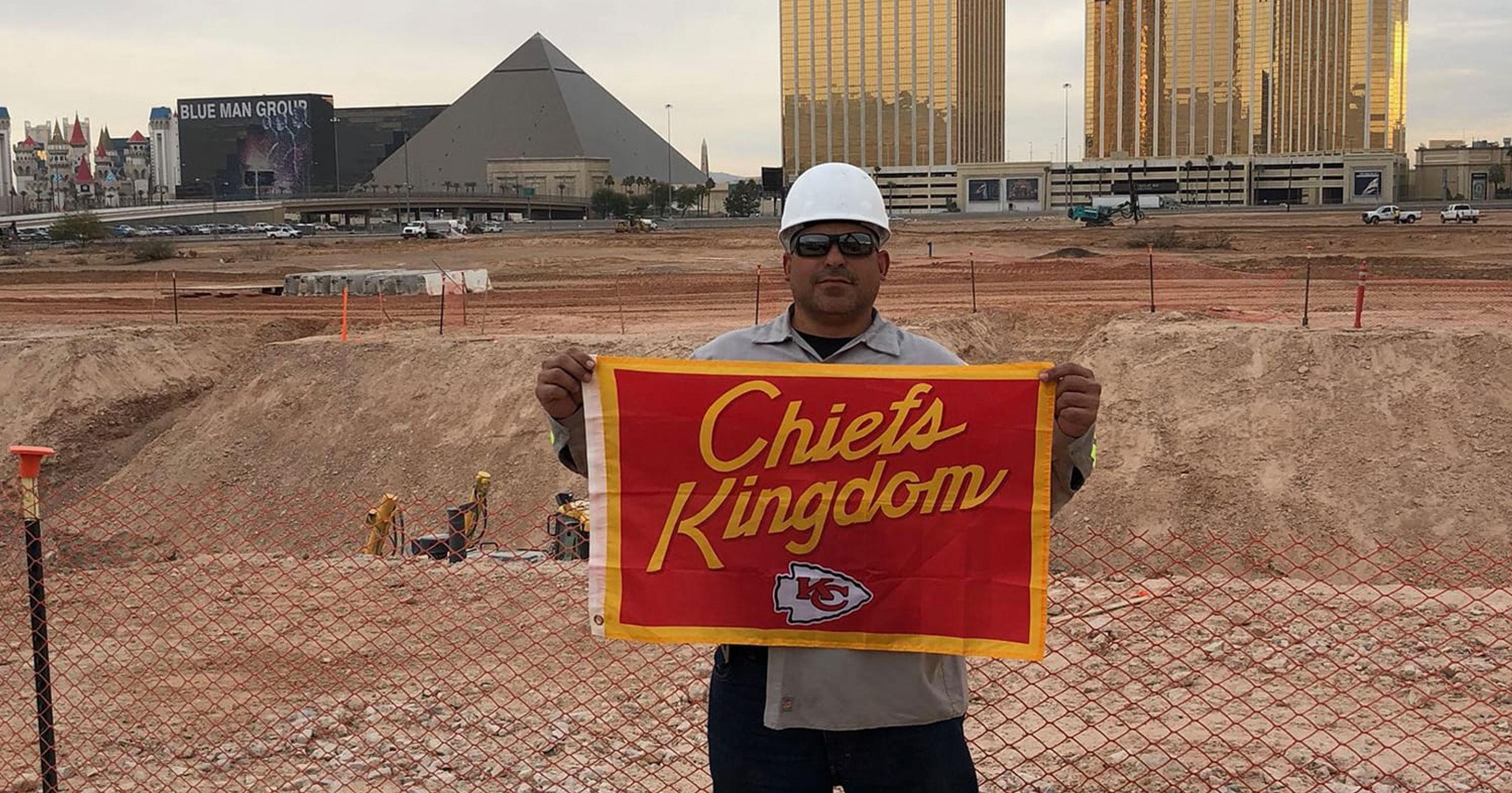 Kansas City Fan Buries Chiefs Flag Under The Raiders New Stadium In Las Vegas3150 x 1652
