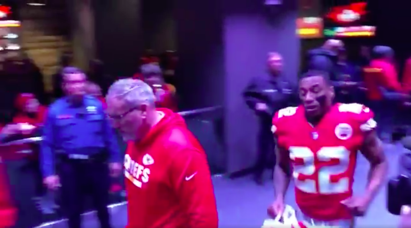 Kansas City Chiefs fan reaction to Marcus Peters trade seems familiar - The  Phinsider