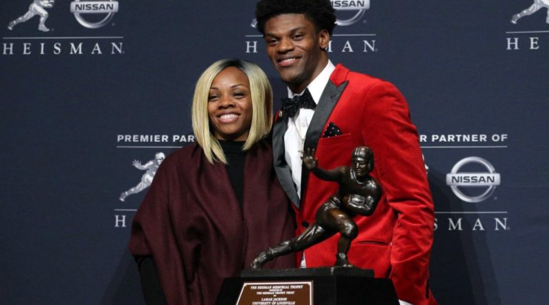 Lamar Jackson's mom helping him at NFL combine, instead of agent 