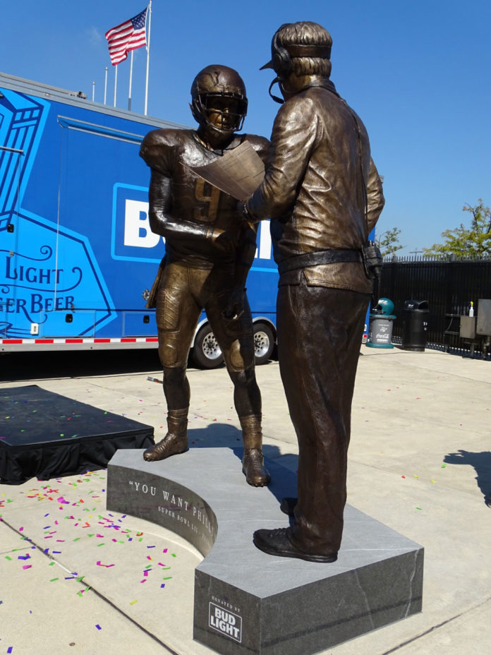 Philadelphia Eagles Unveil Statue Of The 'Philly Special' Outside Stadium (PICS)