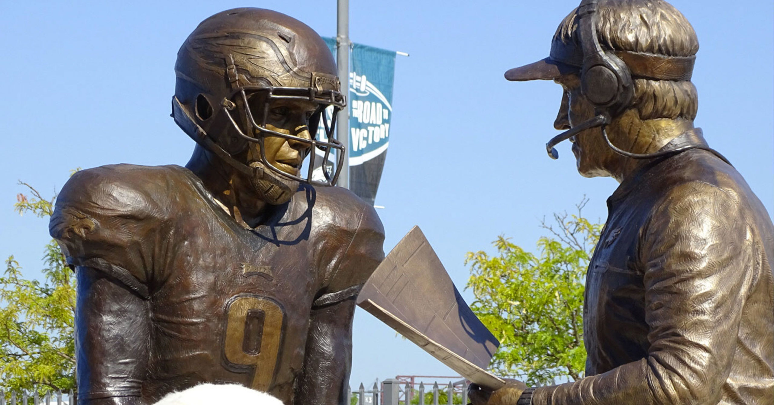 Bud Light unveils statue of Doug Pederson and Nick Foles calling for 'Philly  Special'