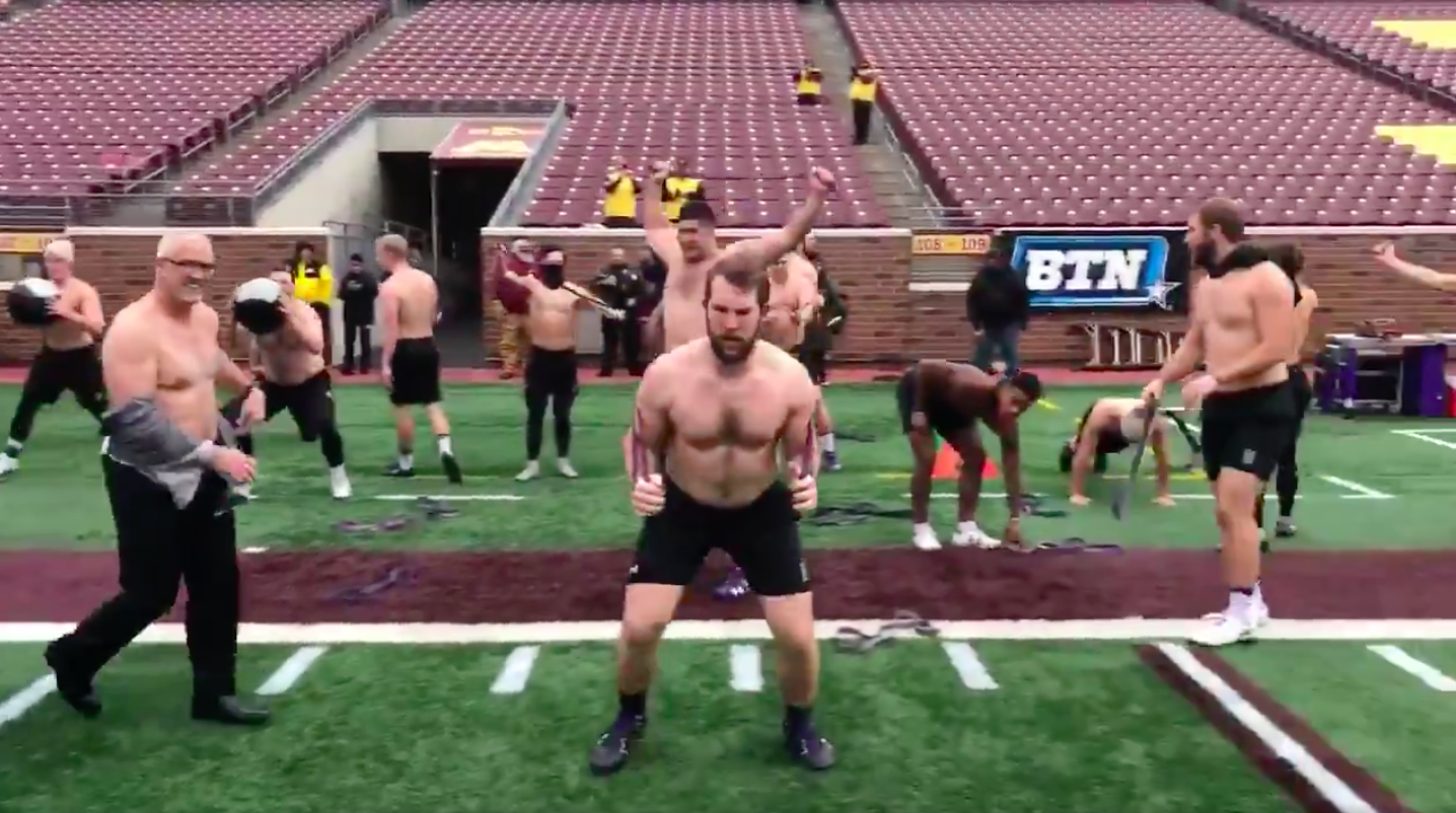 Northwestern Football Team Warms Up Shirtless In 22-Degree Minnesota  Weather - Daily Snark