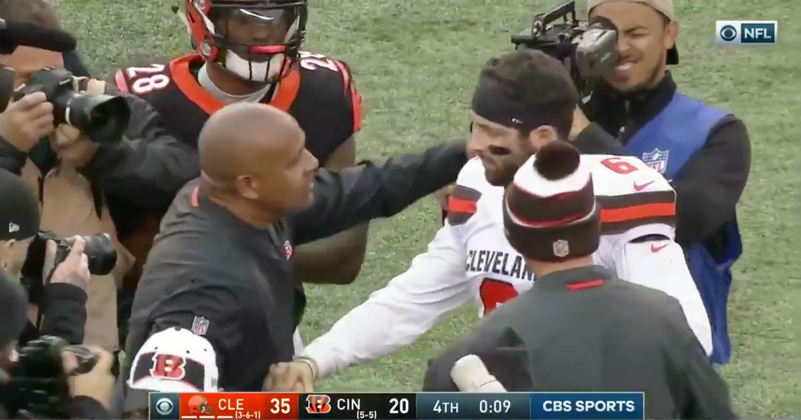 Baker Mayfield Denies Hug From His Former Coach Hue Jackson During Postgame Handshakes