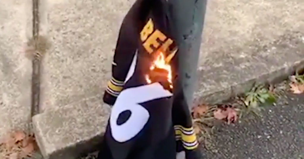 Steelers Fans Are Burning Their Le�Veon Bell�s Jerseys For