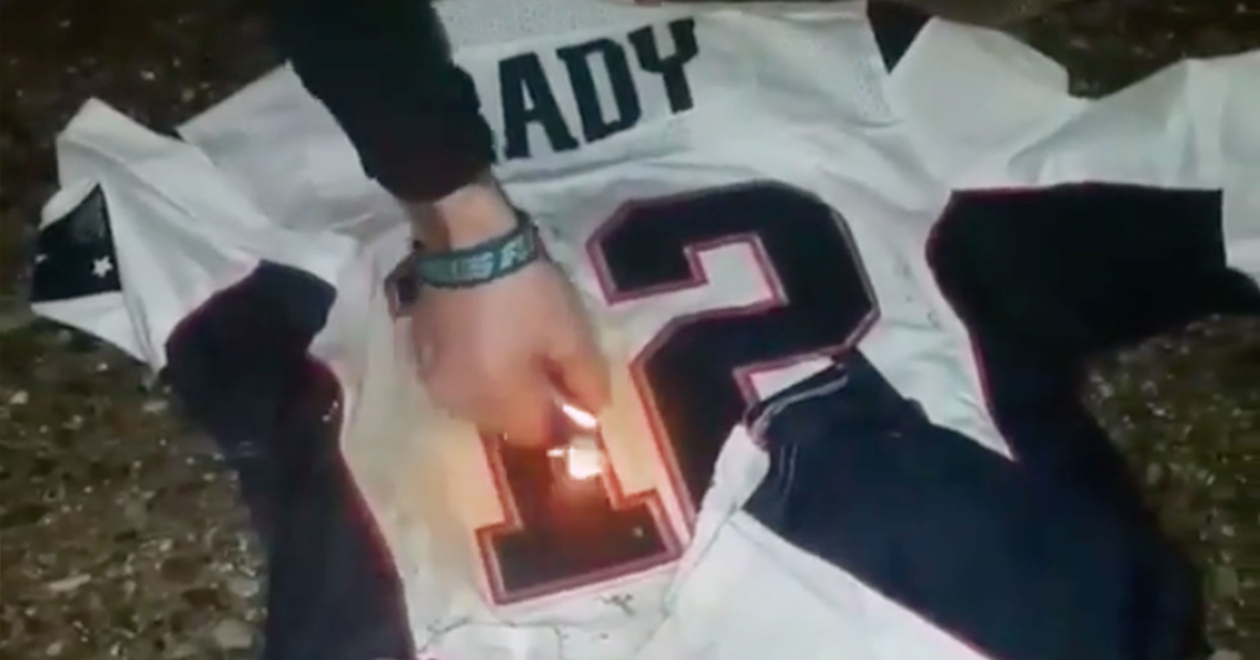 Patriots Fans Burn Tom Brady's Jersey After Losing To The Miami Dolphins