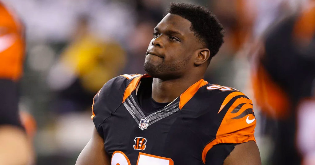 Bengals' Geno Atkins Surprises 50+ Families By Paying Off House ...