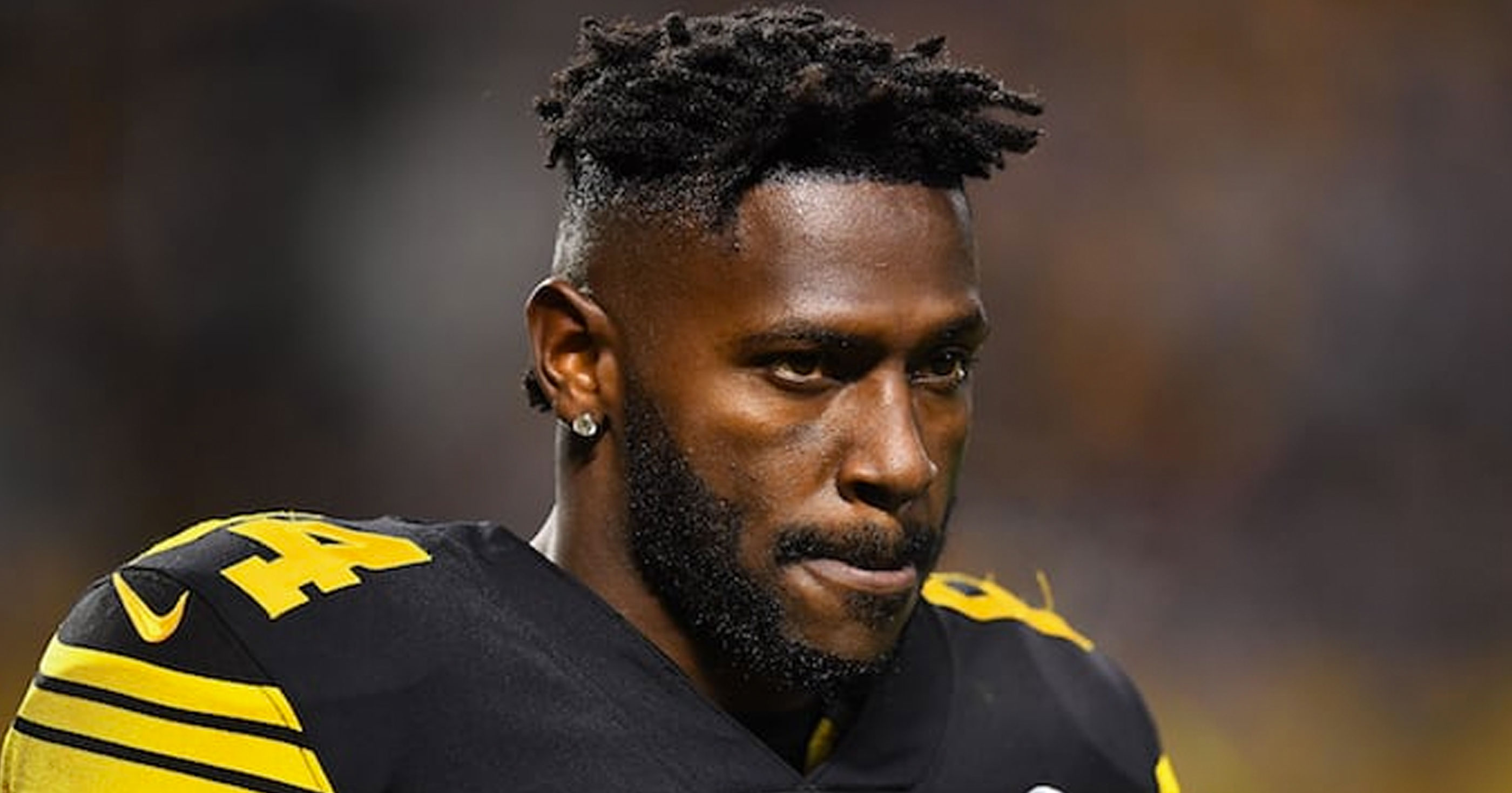 Antonio Brown Looks Completely Ridiculous In Atlanta For The Super Bowl