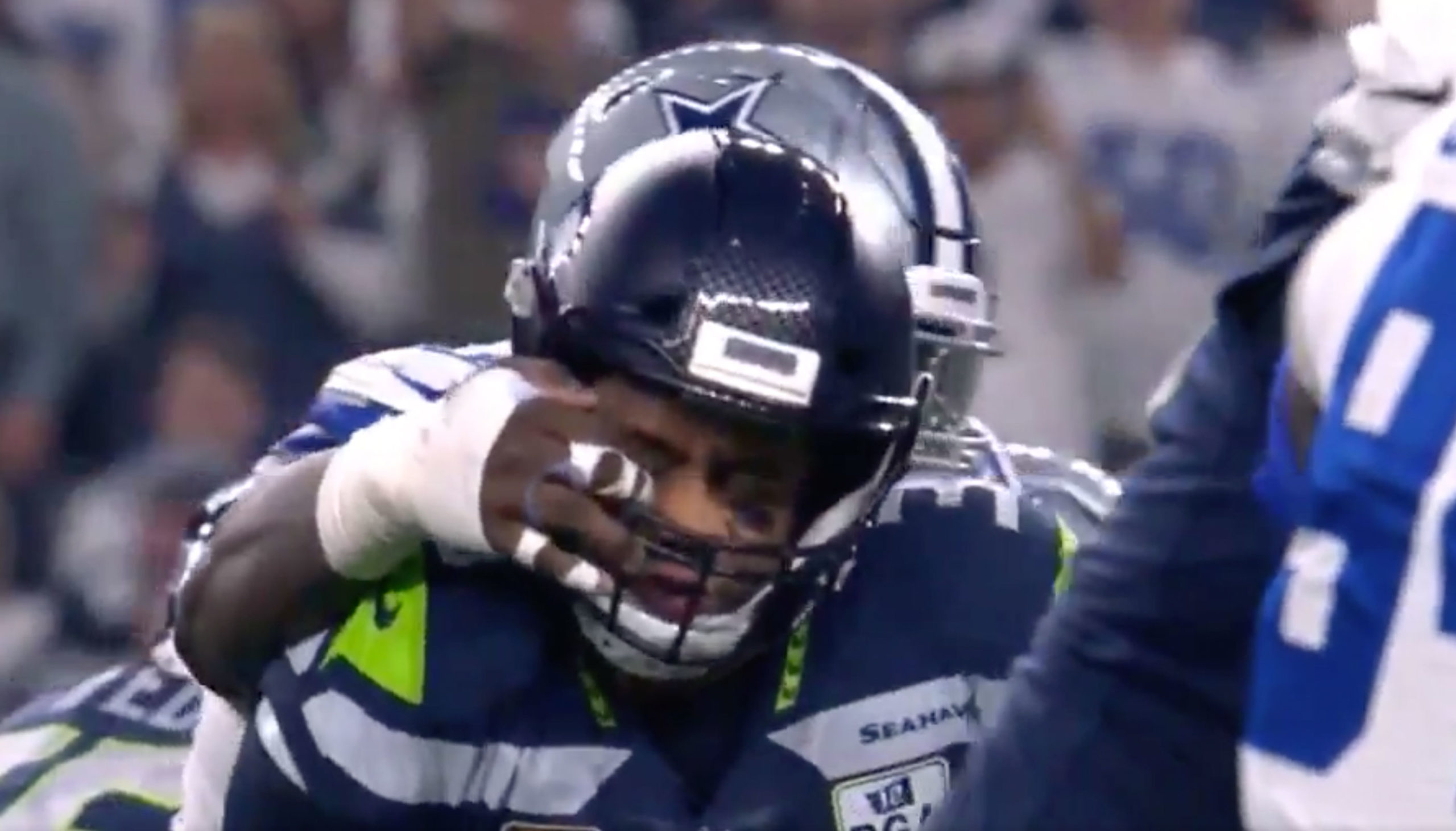 Refs Don't Throw Flag For Blatant Facemask Penalty On Cowboys During Russell  Wilson Sack (VIDEO)