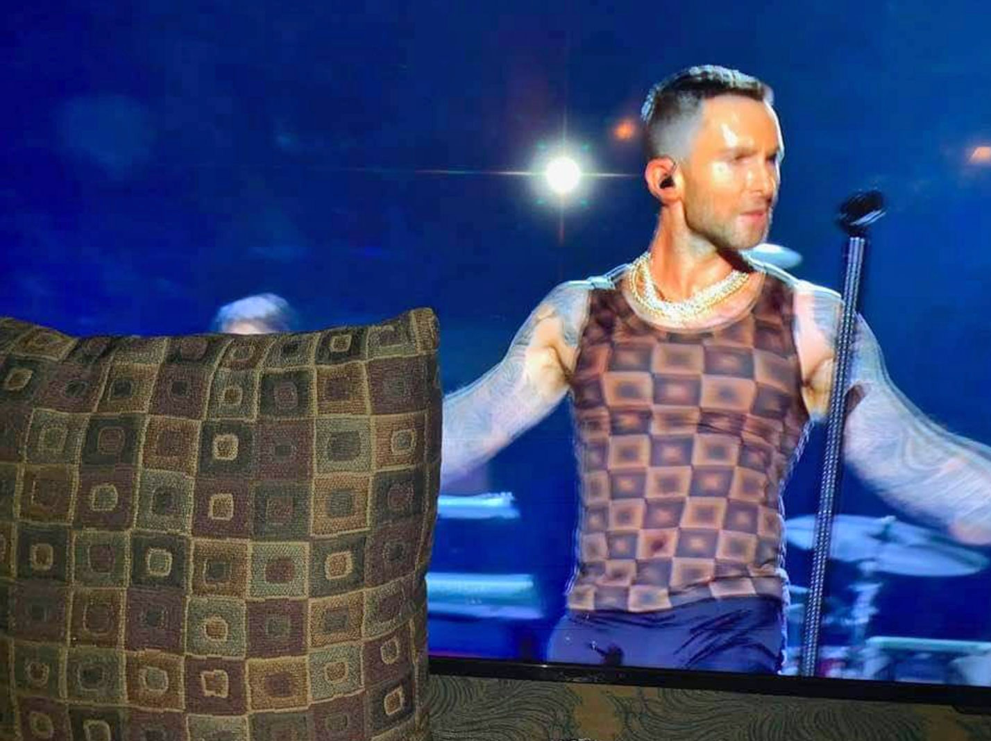 Fans Hilariously Find Household Items That Looked Exactly Like Adam Levine's Super ...1428 x 1068