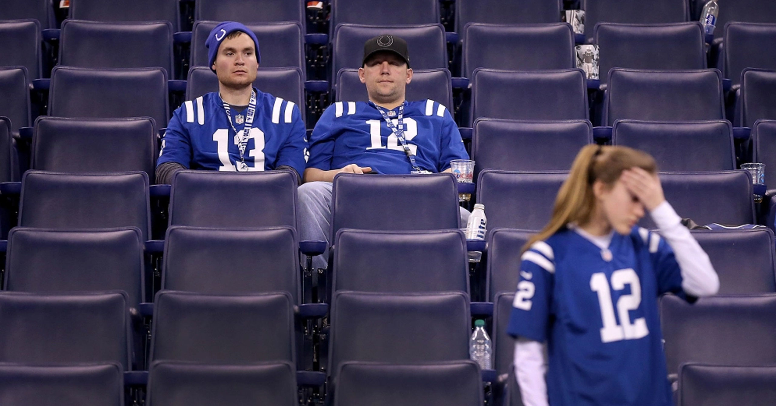 Indianapolis Colts fan burns Andrew Luck jersey after retirement