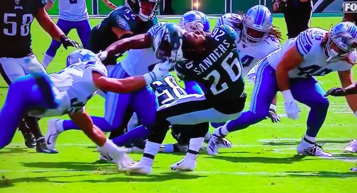 Refs miss clear face mask penalty in Eagles-Commanders Monday Night  Football game [VIDEO] - DraftKings Network