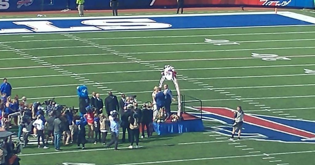 Couple gets married at halftime of Buffalo Bills game in NFL wedding