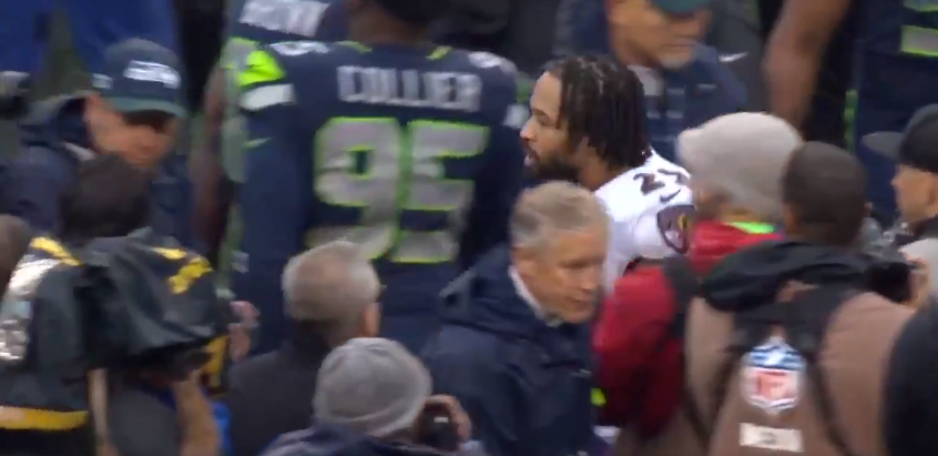 Earl Thomas Shakes Hands With All Of His Ex-Seahawks Teammates; Ignores ...