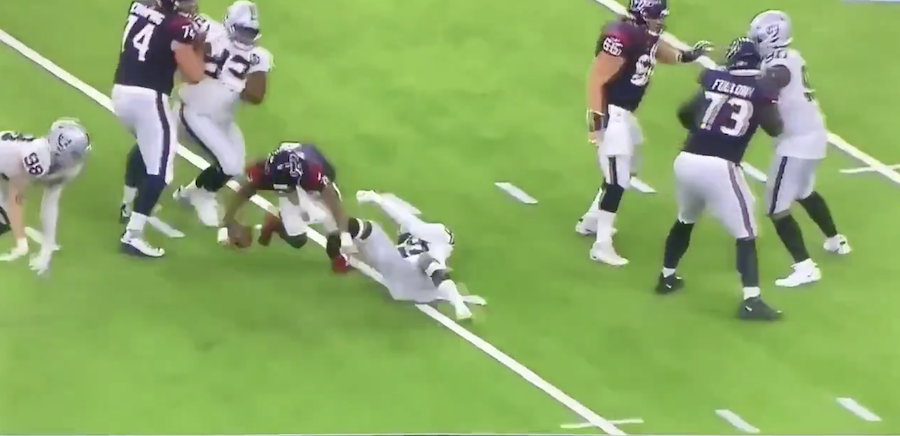 Deshaun Watson Gets Kicked In The Eye But Is Still Able To Escape A ...