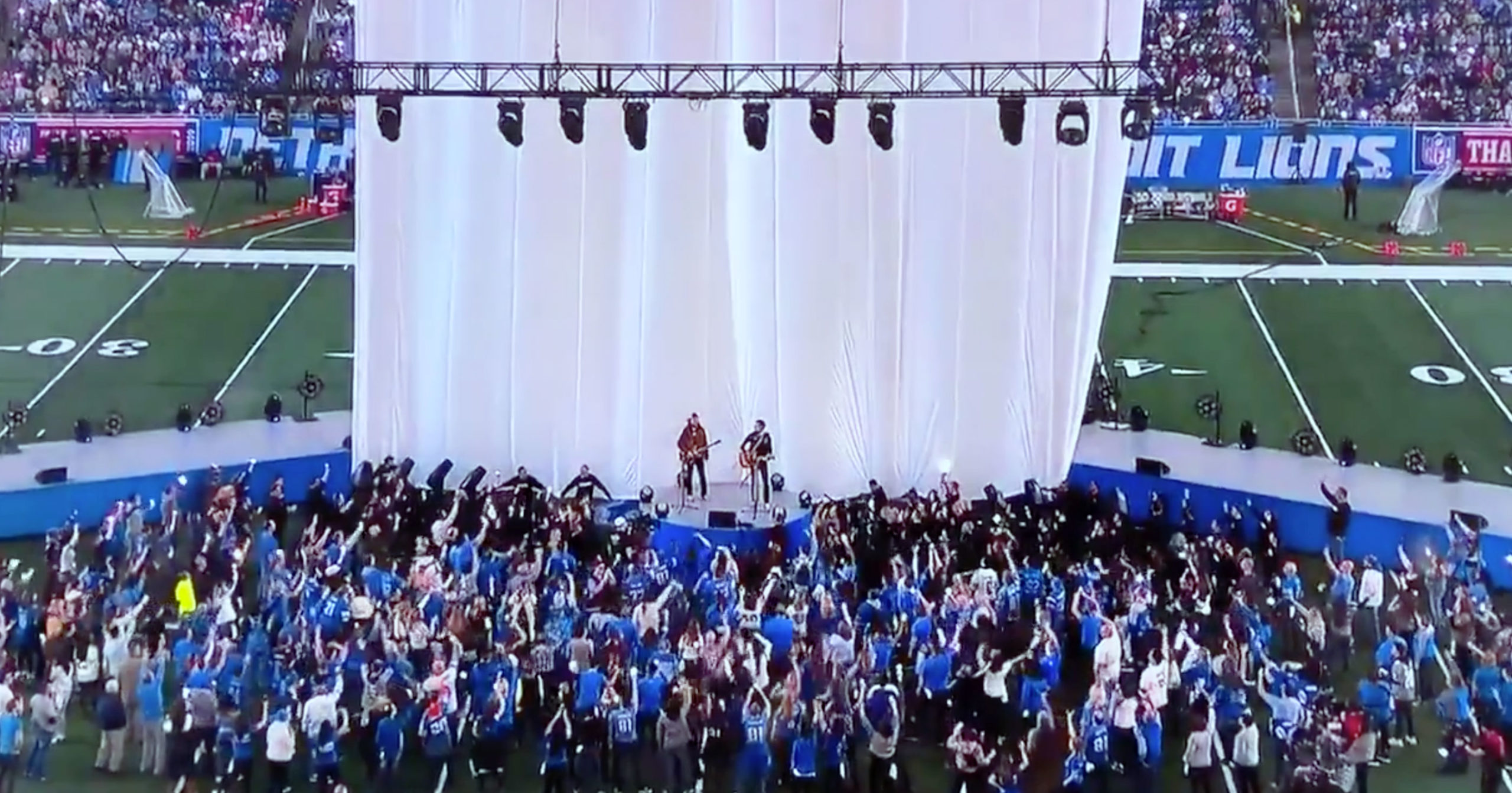 Lions-Bears halftime show a near disaster due to power outage [VIDEO] -  DraftKings Network