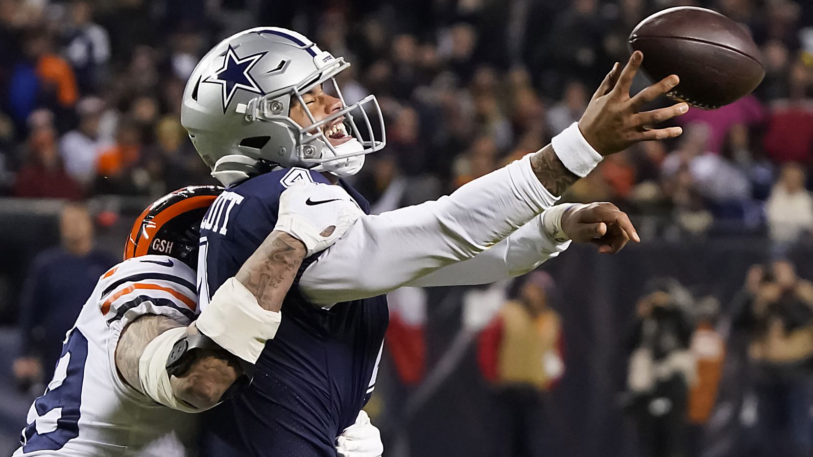 Will Dak Prescott wear gloves in the Cowboys' game against the Bears?