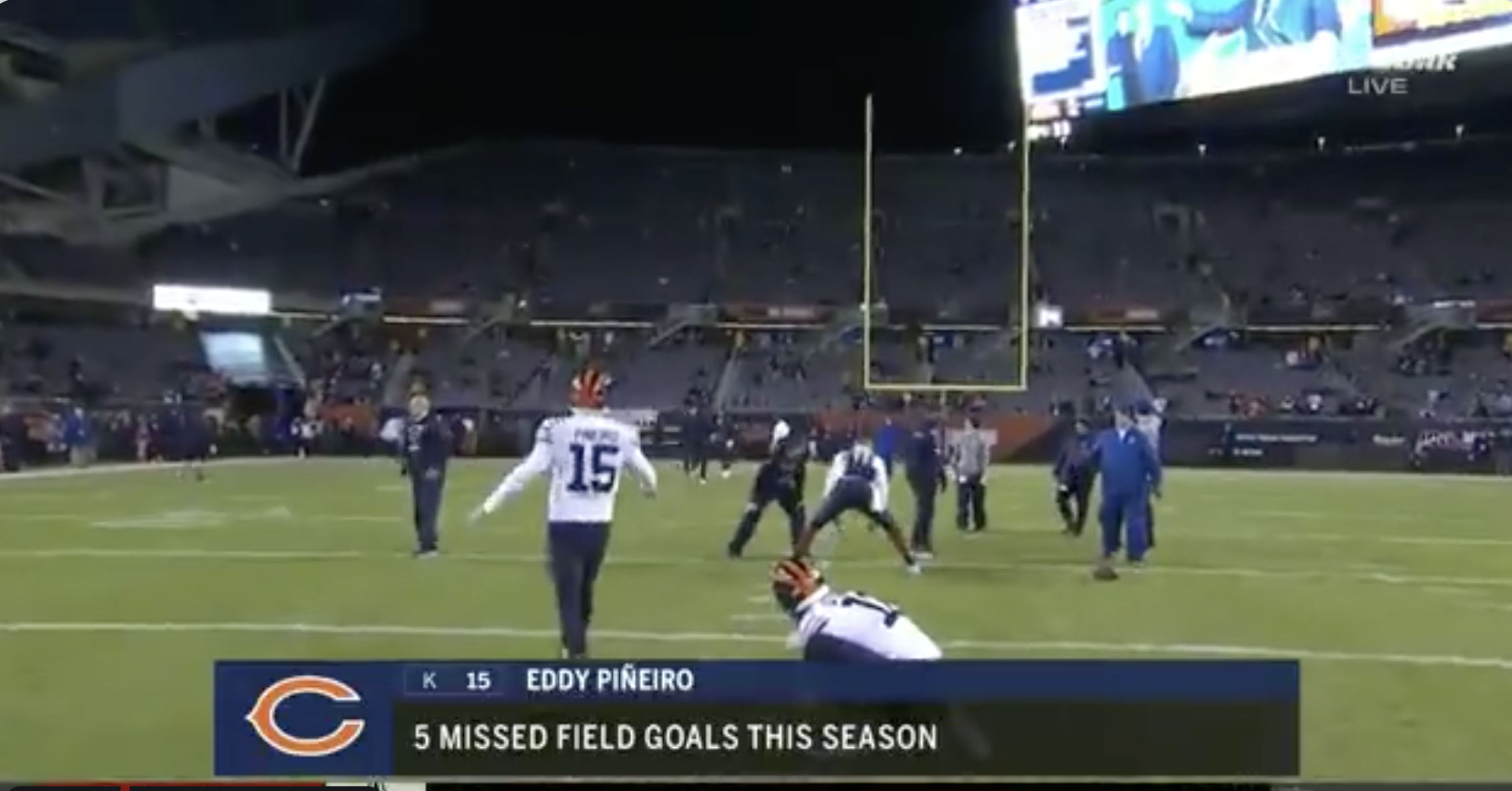 Bears Kicker Eddy Pineiro Horribly Misses A Field Goal Wide Left