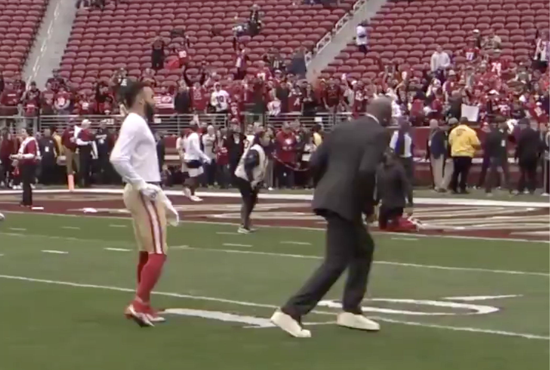 49ers-Packers: Watch Niners legend Jerry Rice run routs in suit