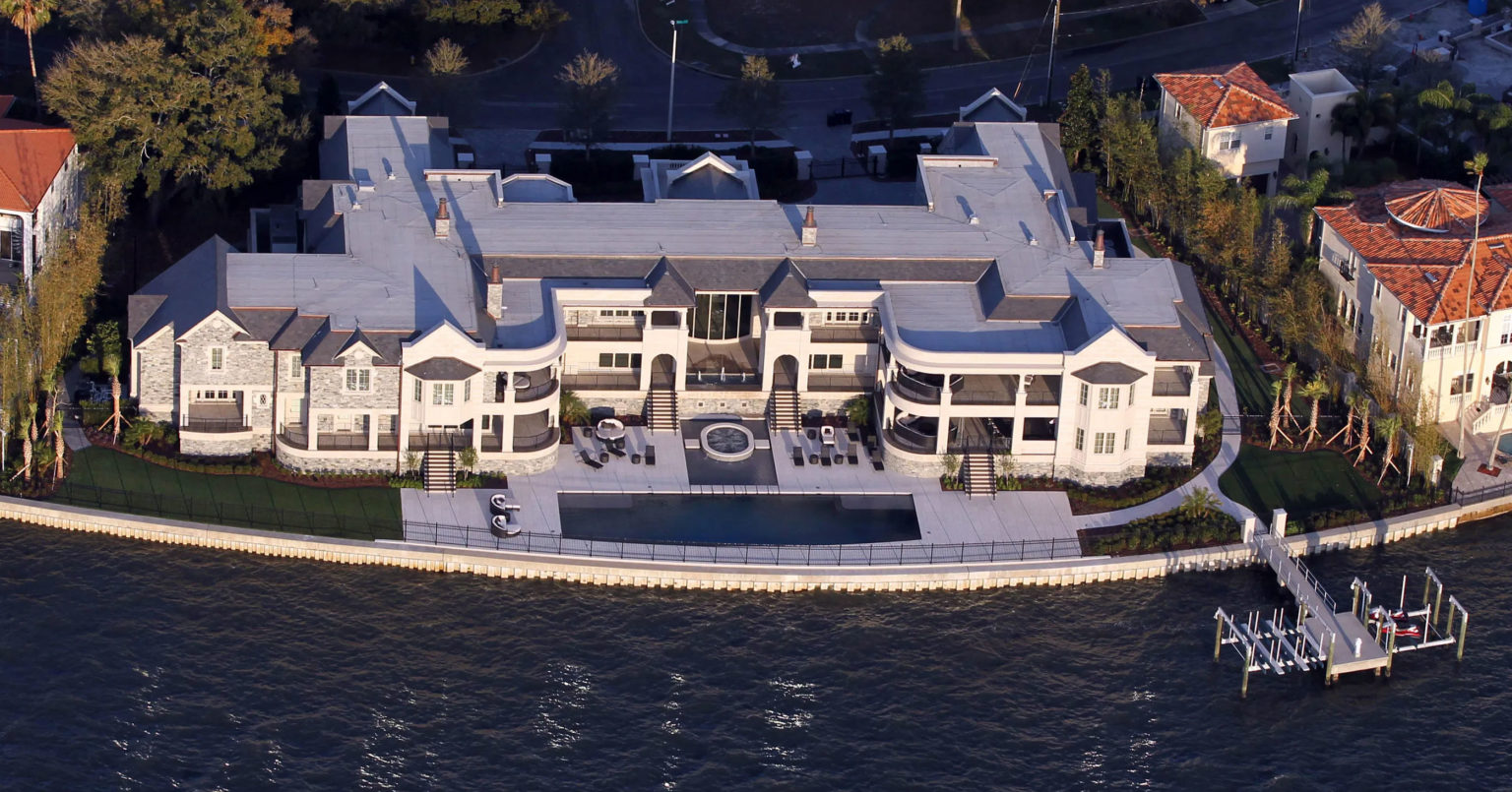 Tom Brady Renting Derek Jeter's Absolutely Massive Mansion While In