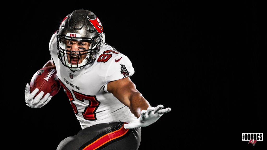 First Images Of Rob Gronkowski In Buccaneers Uniform Released (PICS)