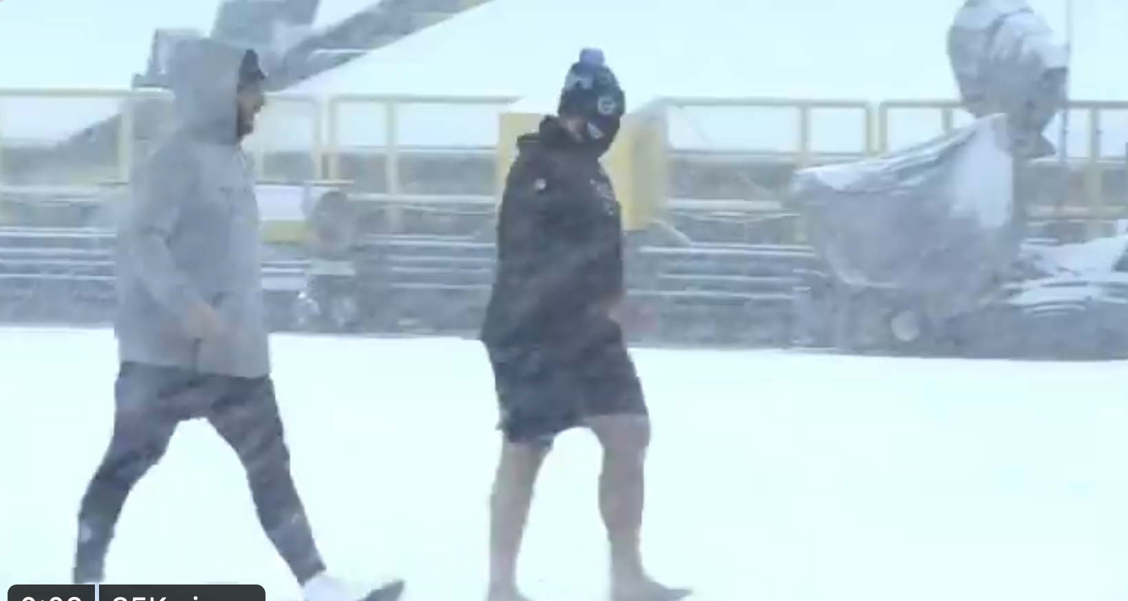 Titans' Ben Jones walks barefoot through snow in Green Bay