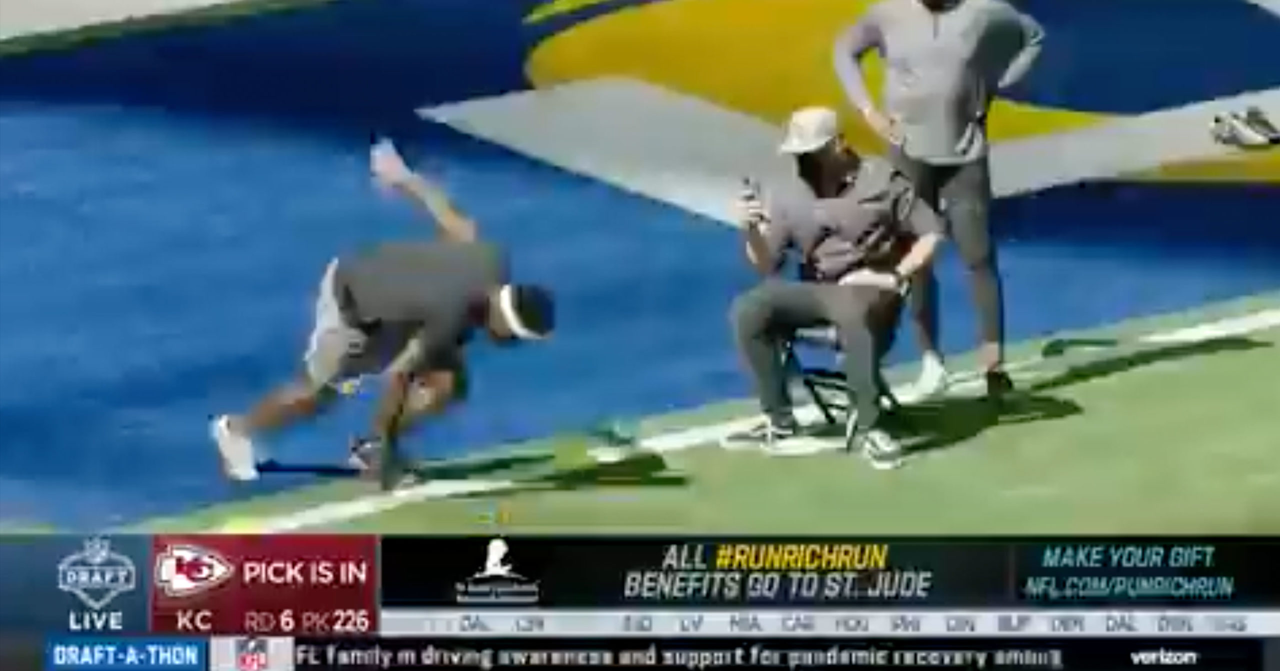 Michael Vick Runs 4.72 40-Yard Dash At 40 Years Old (VIDEO)
