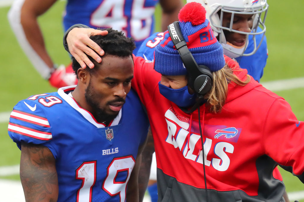 Unvaccinated Buffalo Bills player Isaiah McKenzie fined $14,650 for not  wearing a mask inside team's facility - MarketWatch