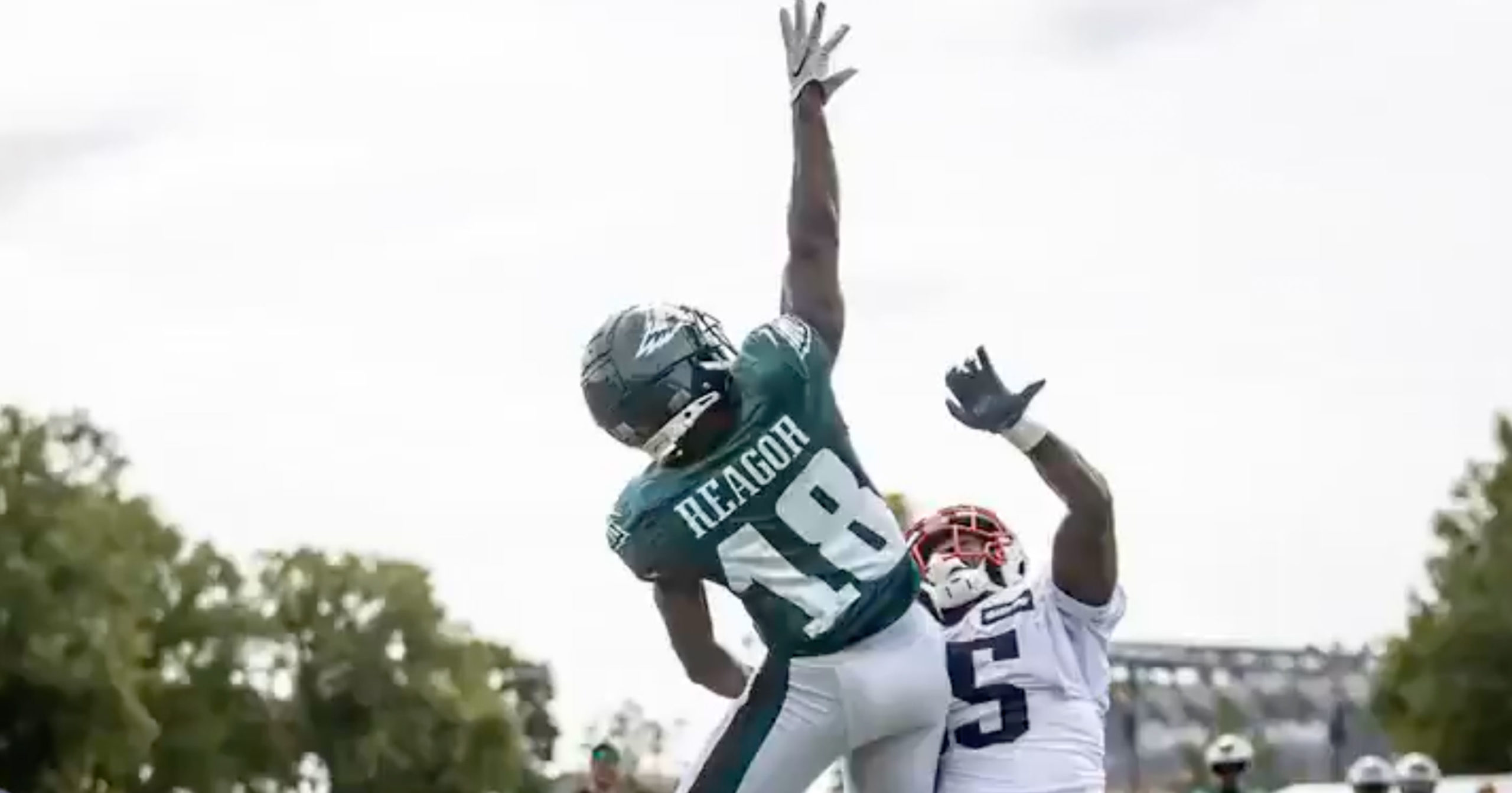 Eagles WR Jalen Reagor Makes One Of The Nastiest Catches You'll See ...