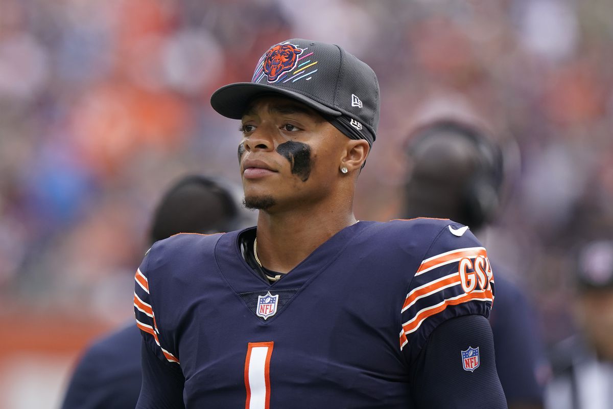 Bears' Justin Fields named starting quarterback moving forward