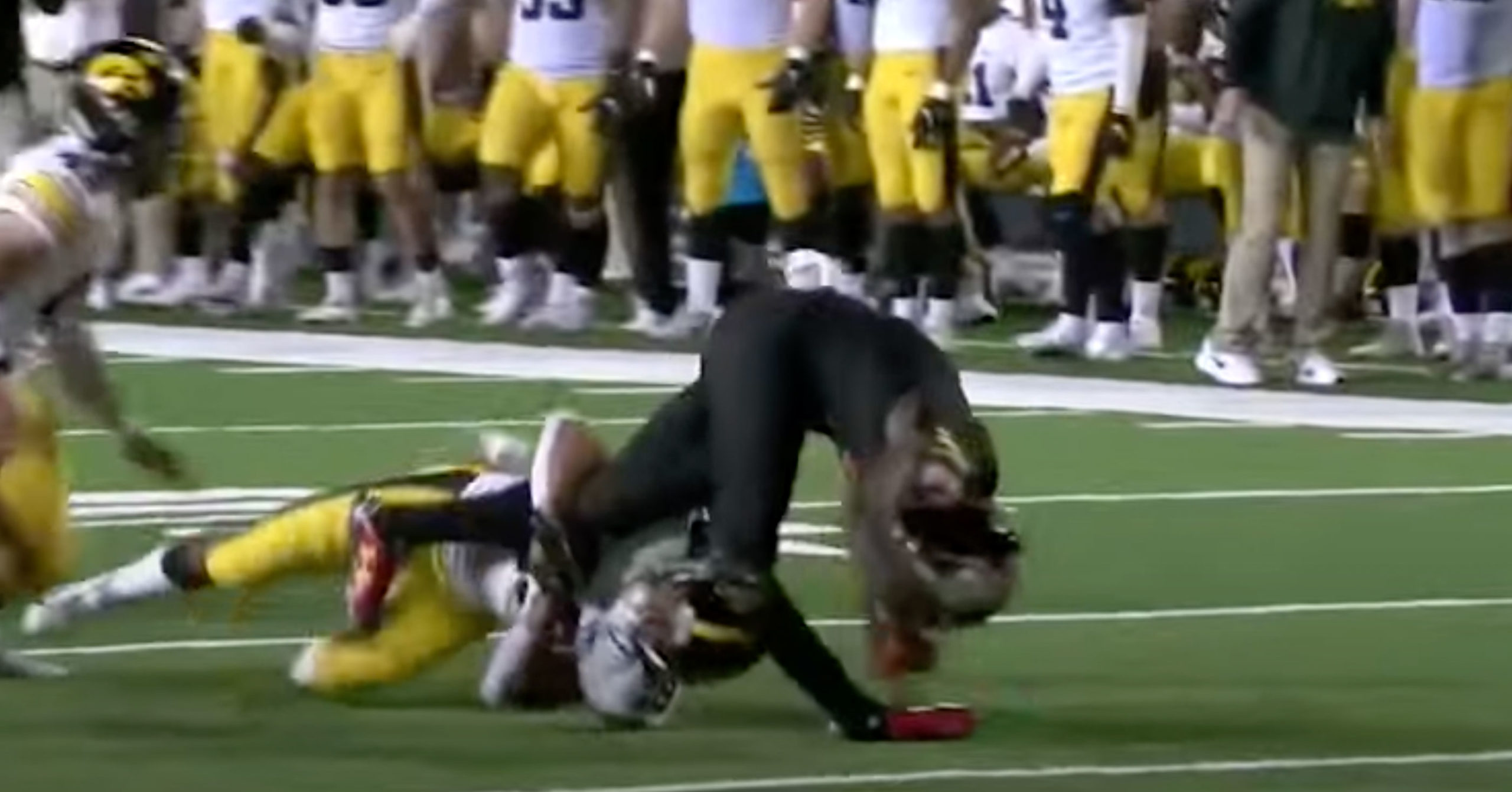 maryland-wr-goes-down-with-one-of-the-ugliest-injuries-you-ll-ever-see