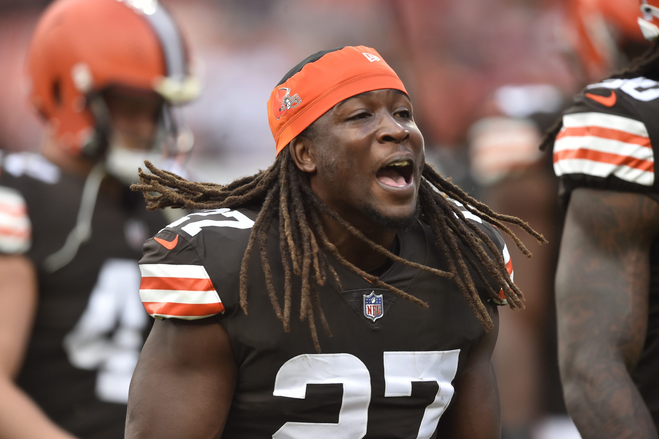kareem hunt s dad rips baker mayfield on facebook following browns loss to ravens on snf daily snark
