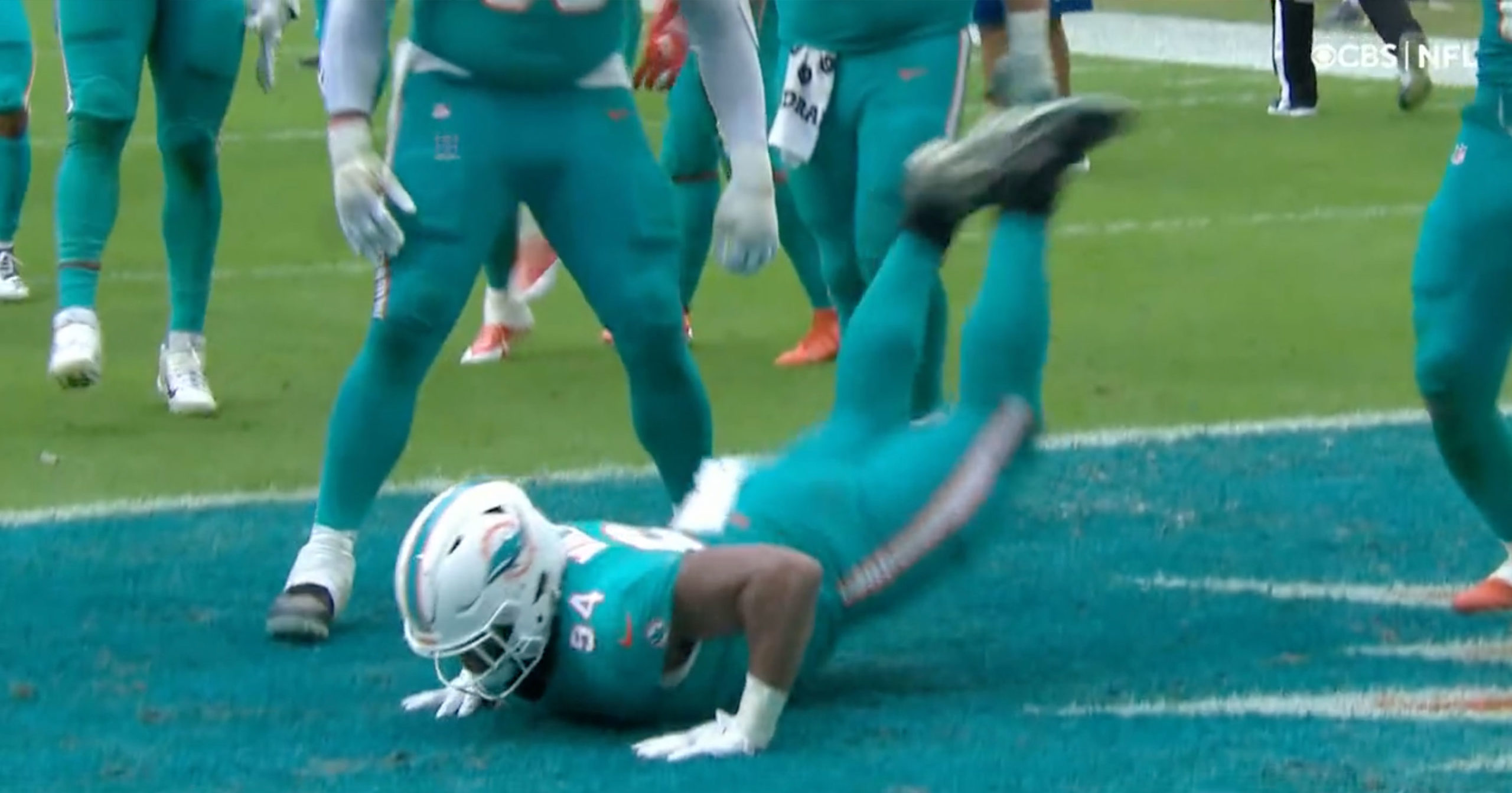 Dolphins' Christian Wilkins busts out the worm after TD catch