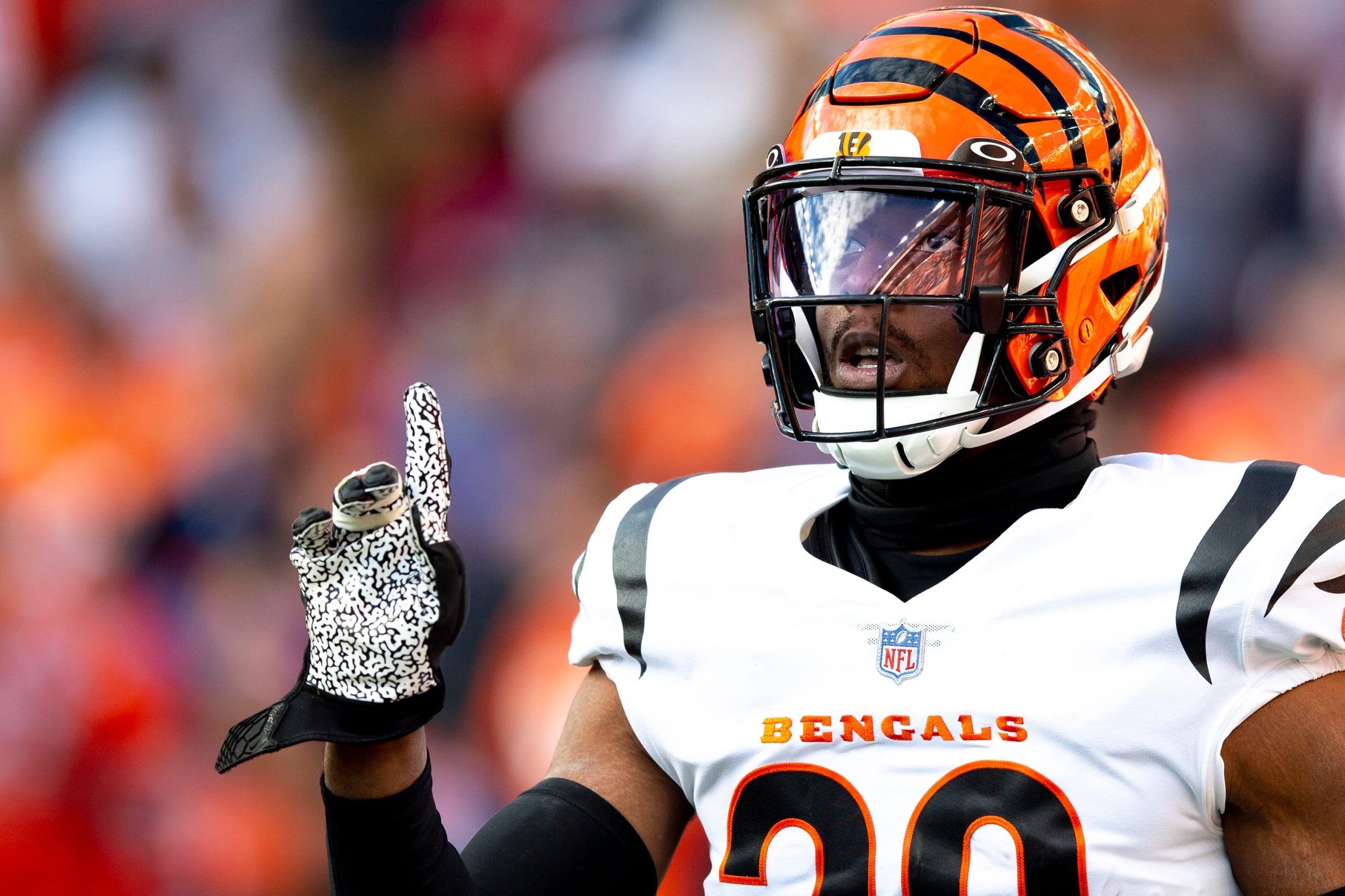 Bengals' Eli Apple trolls Chiefs' Tyreek Hill by offering him Super Bowl  tickets 